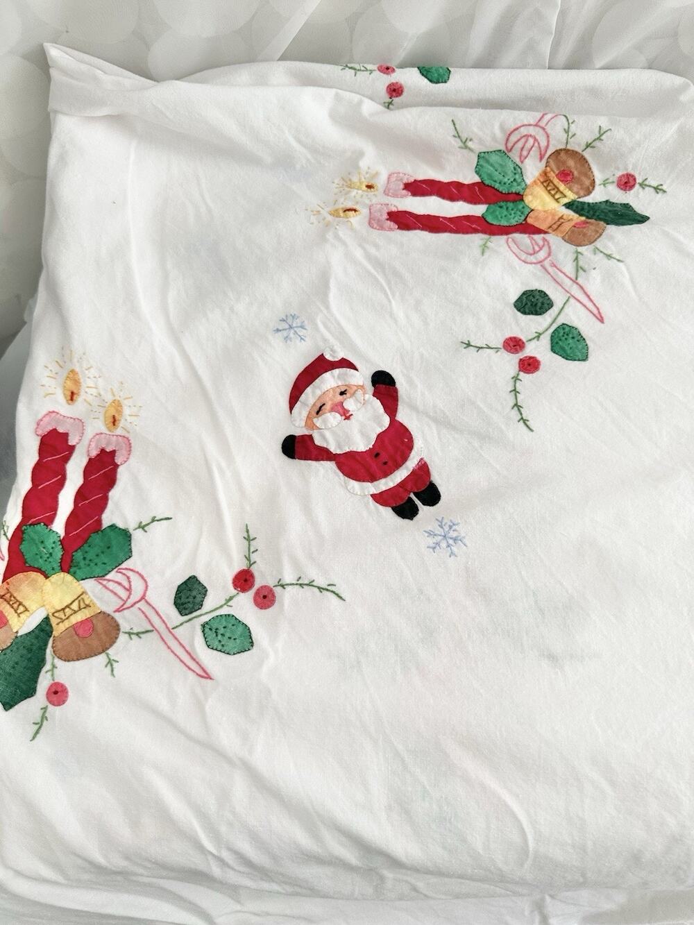 Vtg 50s White Hand Embroidered Christmas Appliqué Tablecloth Santa Rectangular